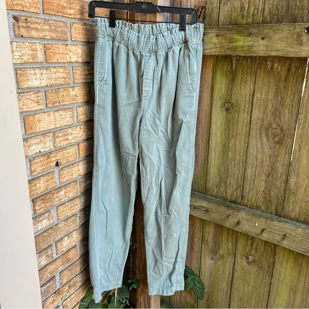 GAP Women's Straight Leg Khaki Pants in Light Green Stripes